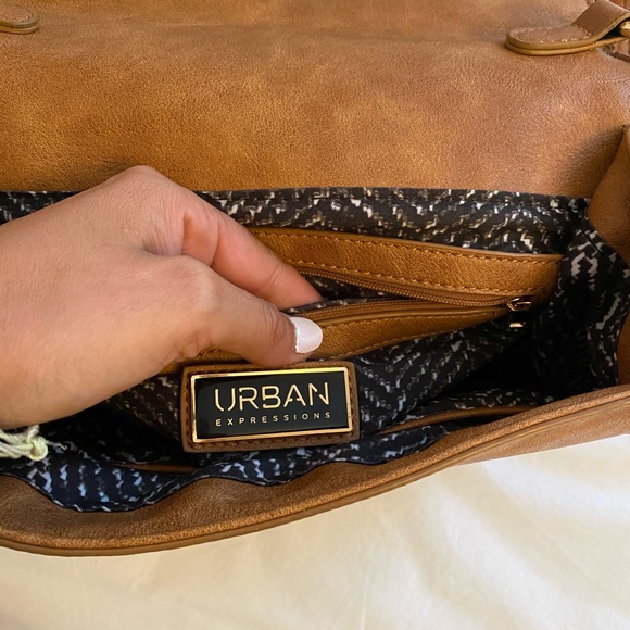 Vegan Crossbody - Picture 4 of 5